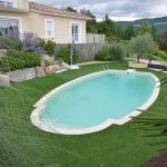 piscine et jardin propre